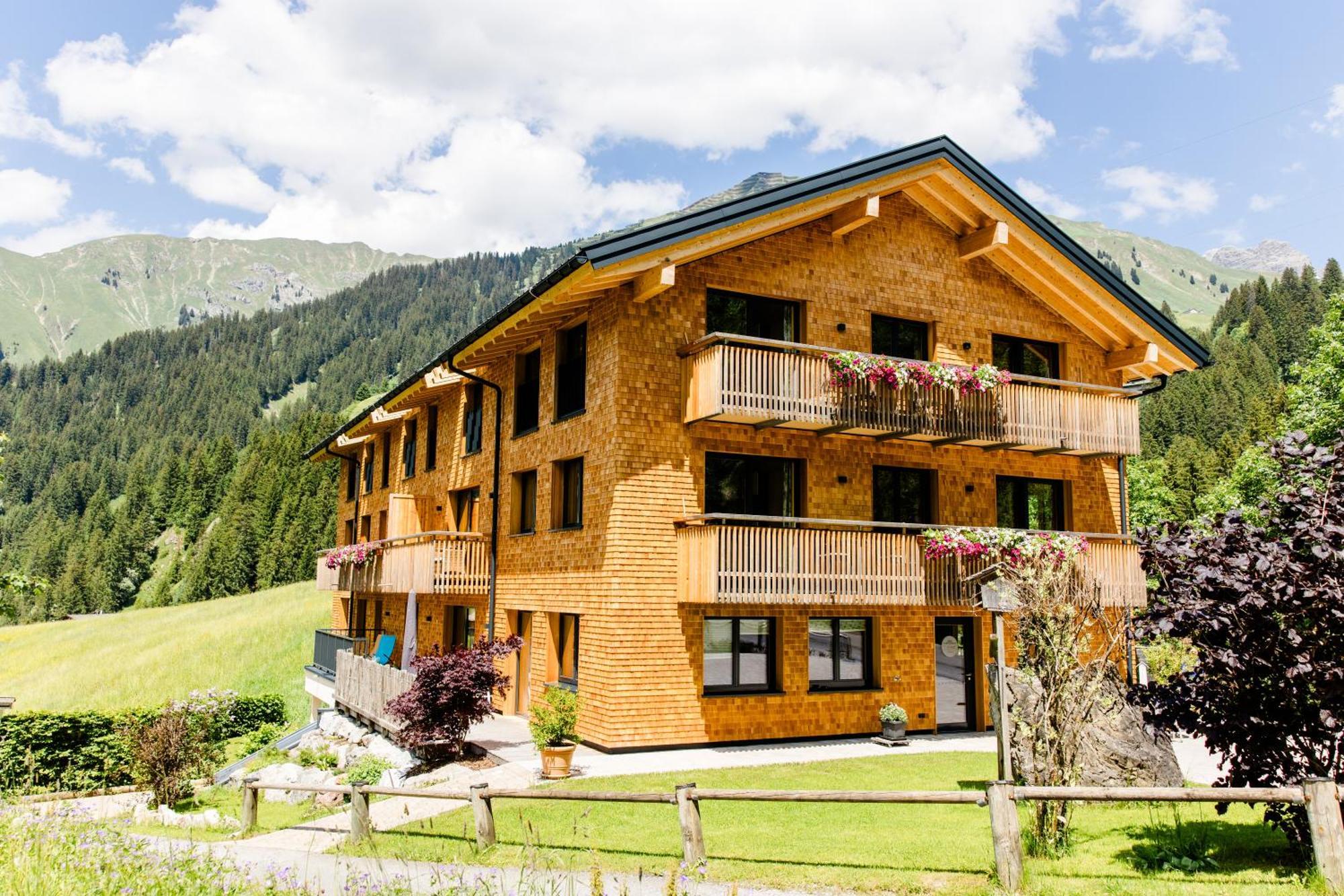 Hotel Lisas - With Wellness And Breakfast Schröcken Exterior foto